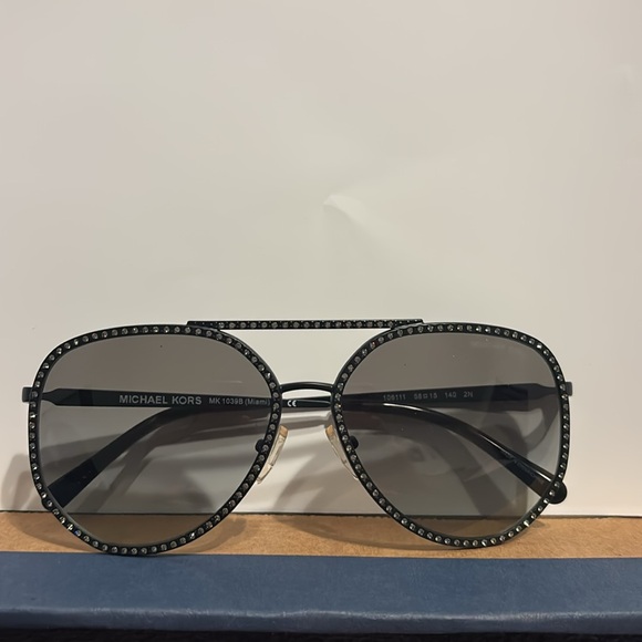 Michael Kors Black Aviator Sunglasses with Crystal Embellishments MK 1039B Miami - Picture 6 of 6